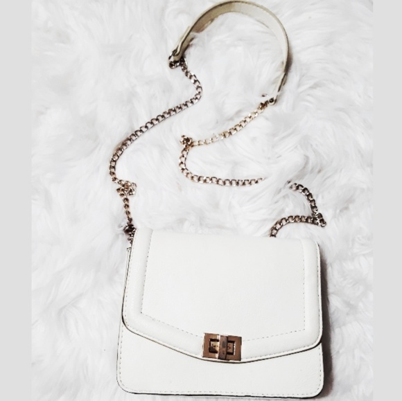 Forever 21 Handbags - Forever 21 | Cream Chain Crossbody Purse